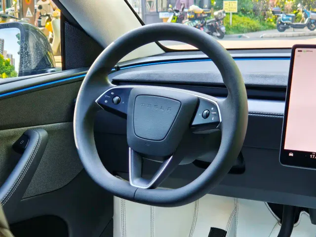 Tesla Model Y — Фото автомобиля 5