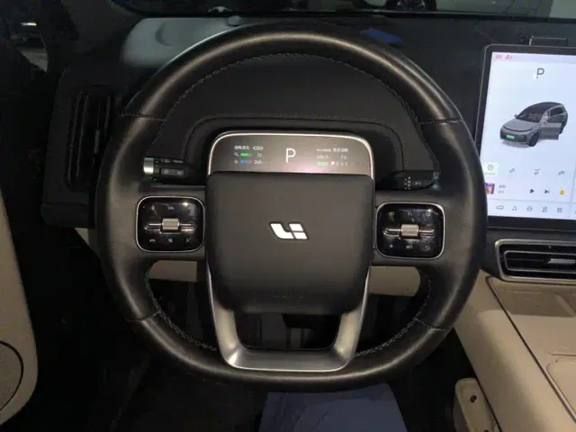 Li Auto L8 — Фото автомобиля 15