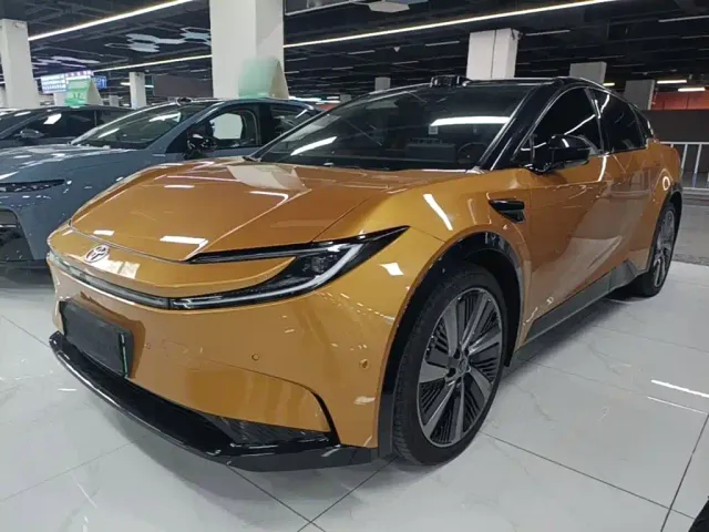 Фотография автомобиля — Toyota bZ5