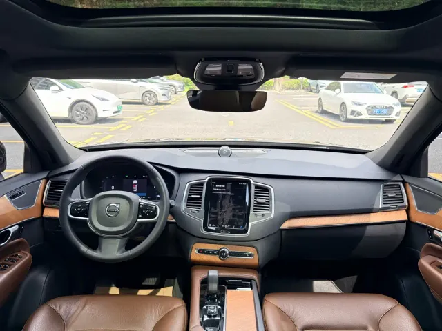 Volvo XC90 — Фото автомобиля 18