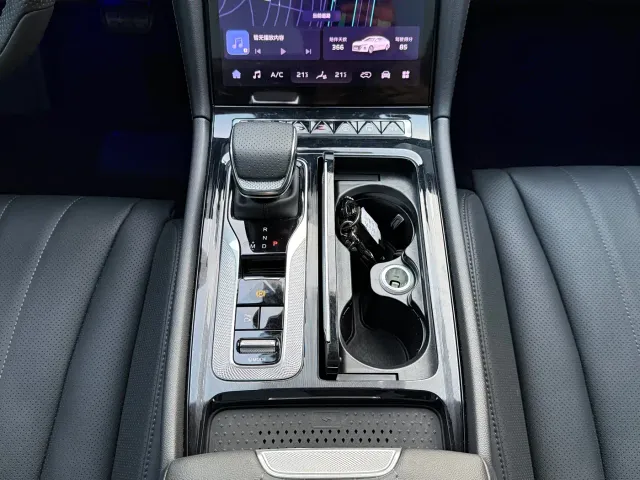 Hongqi H5 — Фото автомобиля 19