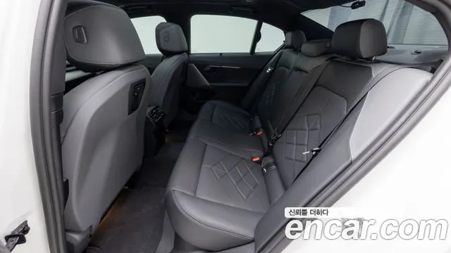 BMW 5 Series G60 — Фото автомобиля 10