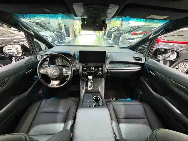 Lexus LM — Фото автомобиля 18