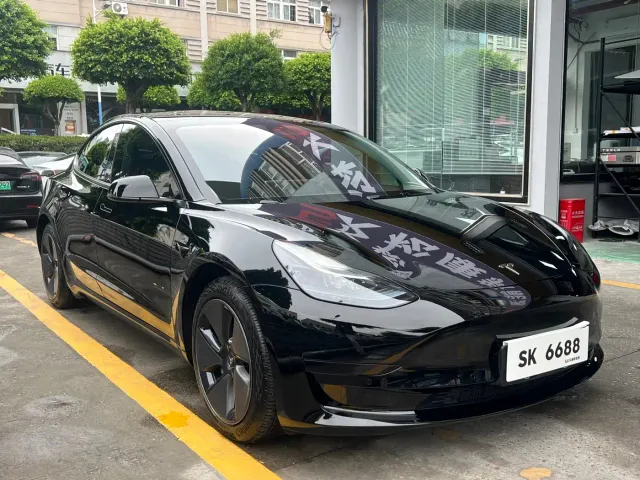 Tesla Model 3 — Фото автомобиля 3