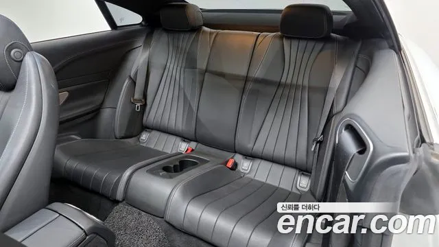 Mercedes-Benz E-Class — Фото автомобиля 12