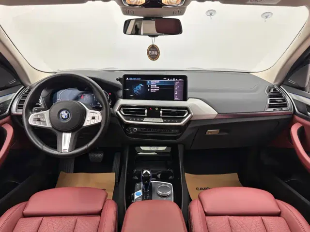 BMW iX3 — Фото автомобиля 10