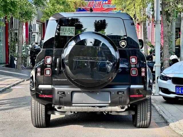Land Rover Defender — Фото автомобиля 4