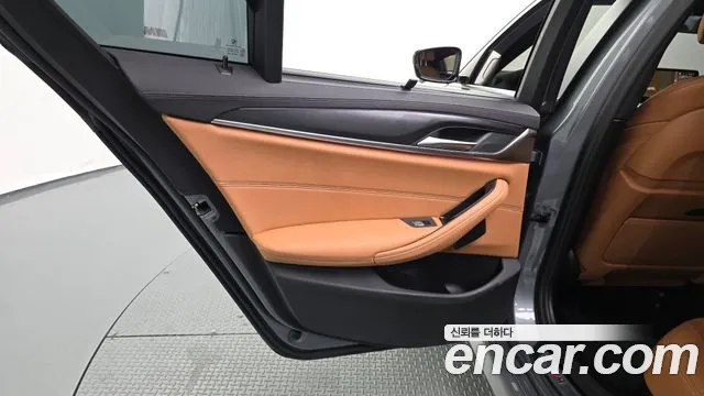 BMW 5 Series G30 — Фото автомобиля 14
