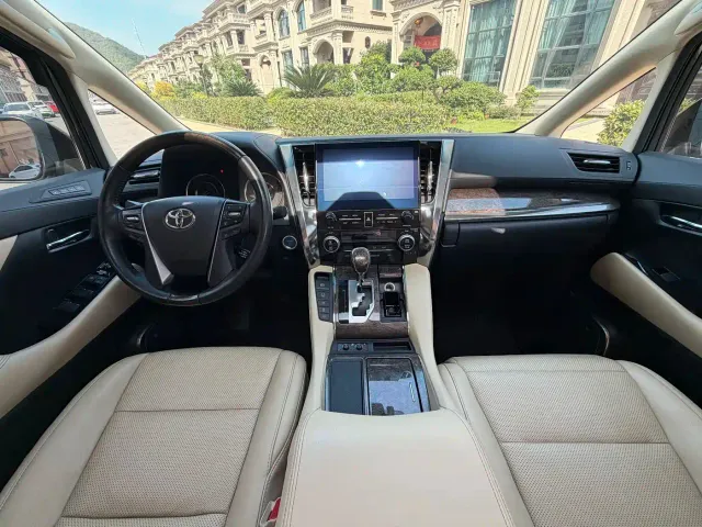 Toyota Vellfire — Фото автомобиля 6