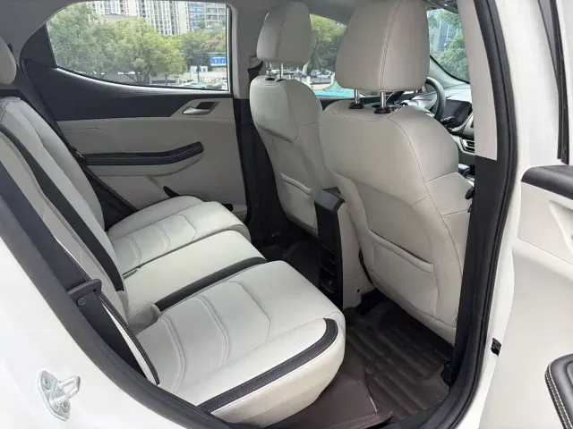 BYD Yuan Pro — Фото автомобиля 11
