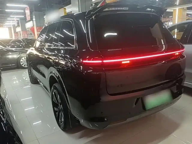 Li Auto L8 — Фото автомобиля 4