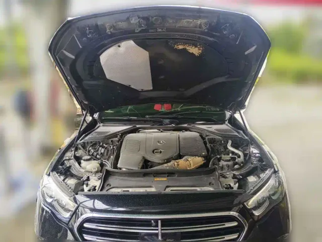 Mercedes-Benz E-Class — Фото автомобиля 3