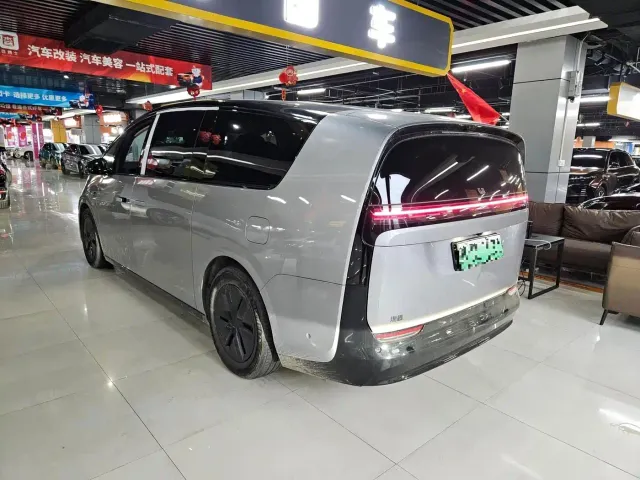 Li Auto MEGA — Фото автомобиля 9