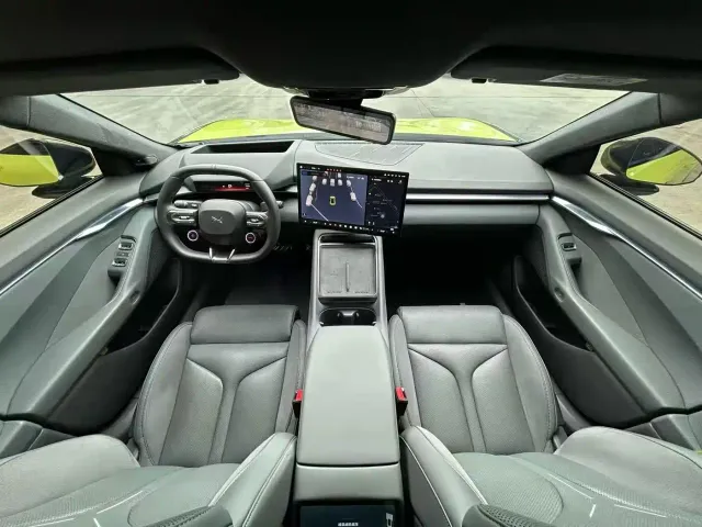 Xpeng P7 — Фото автомобиля 6