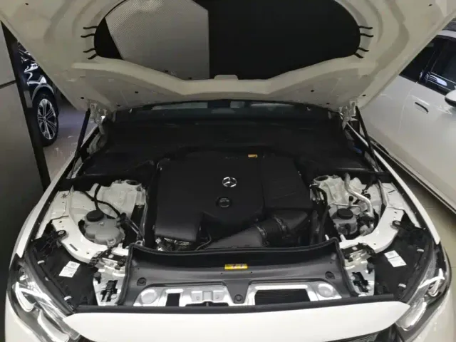 Mercedes-Benz E-Class — Фото автомобиля 19