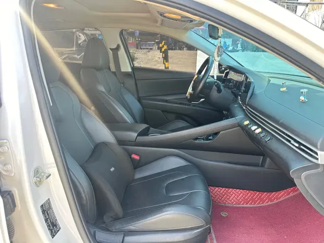 Hyundai Elantra — Фото автомобиля 10