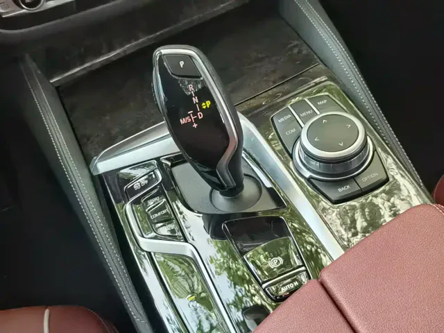 BMW 5 Series — Фото автомобиля 17