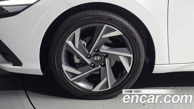 Hyundai Avante CN7 — Фото автомобиля 5