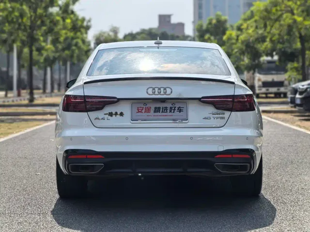 Audi A4L — Фото автомобиля 4