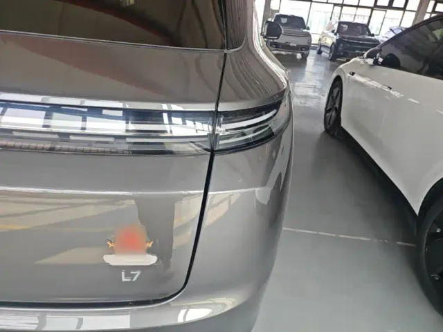 Li Auto L7 — Фото автомобиля 7