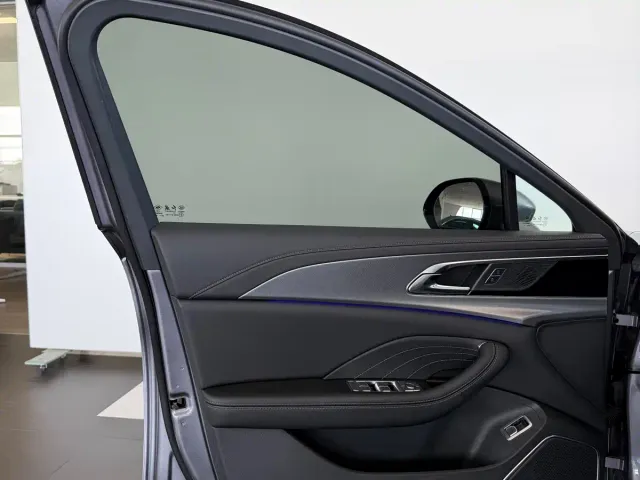 Hongqi H5 — Фото автомобиля 9