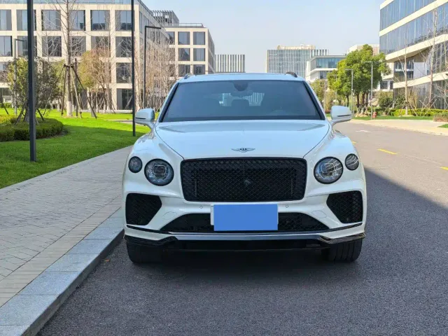 Bentley Bentayga — Фото автомобиля 2