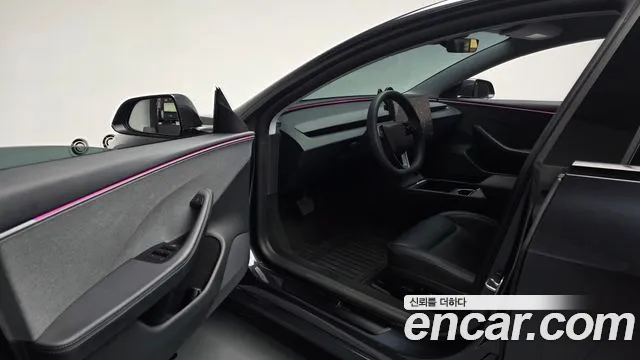 Tesla Model 3 — Фото автомобиля 15