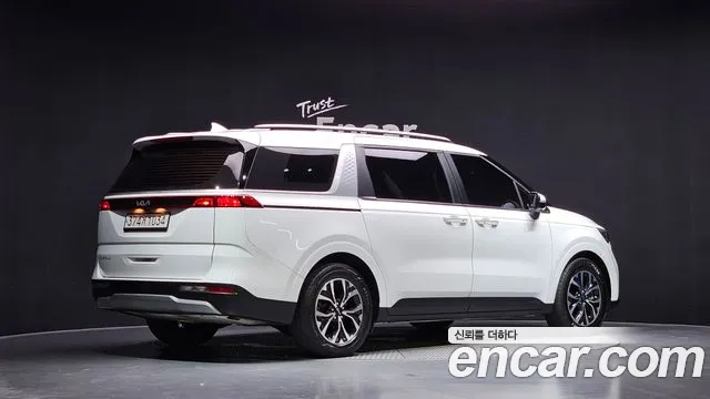 Kia Carnival Generation 4 — Фото автомобиля 2