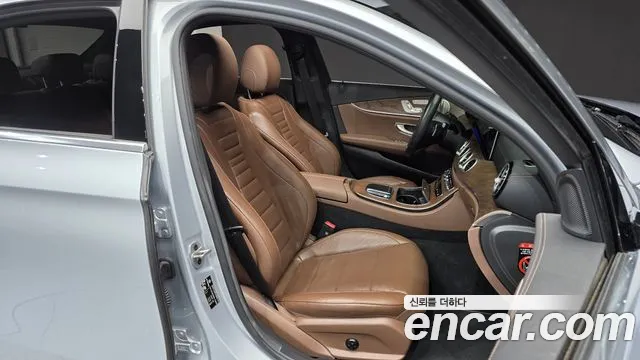 Mercedes-Benz E-Class — Фото автомобиля 20