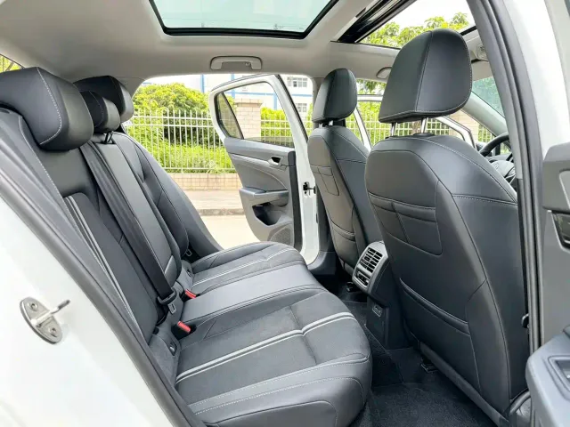 Volkswagen Golf — Фото автомобиля 10