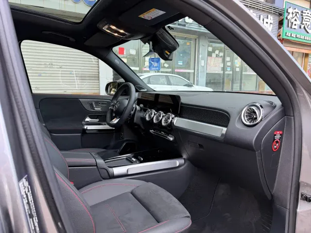 Mercedes-Benz GLB AMG — Фото автомобиля 4