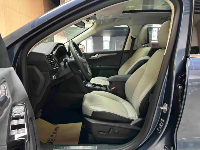 Ford Escape — Фото автомобиля 10