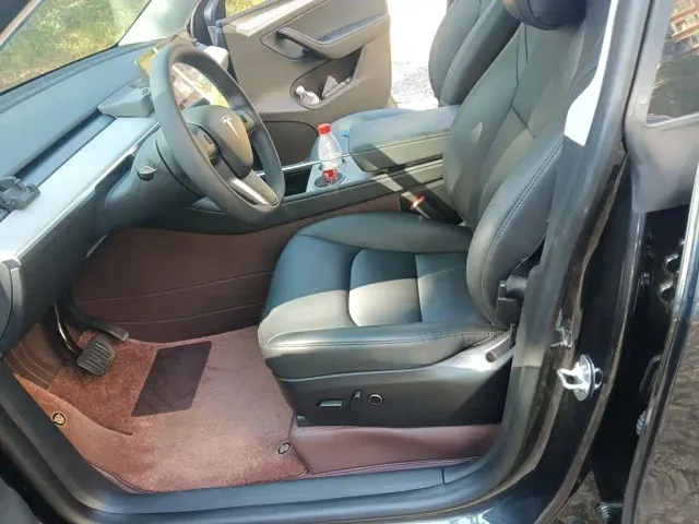 Tesla Model Y — Фото автомобиля 16