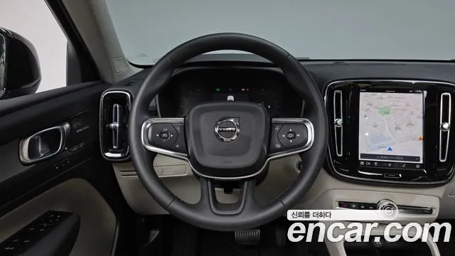Volvo XC40 — Фото автомобиля 12