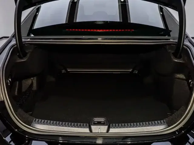 Mercedes-Benz E-Class — Фото автомобиля 6