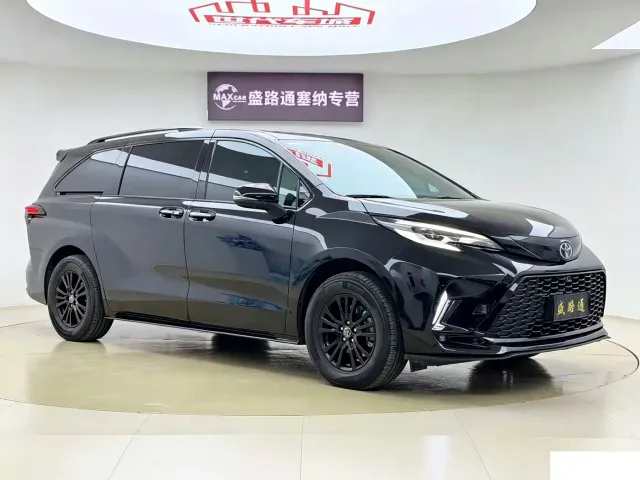 Toyota Sienna — Фото автомобиля 3