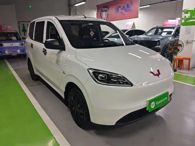 Wuling Hongguang — Фото автомобиля 3