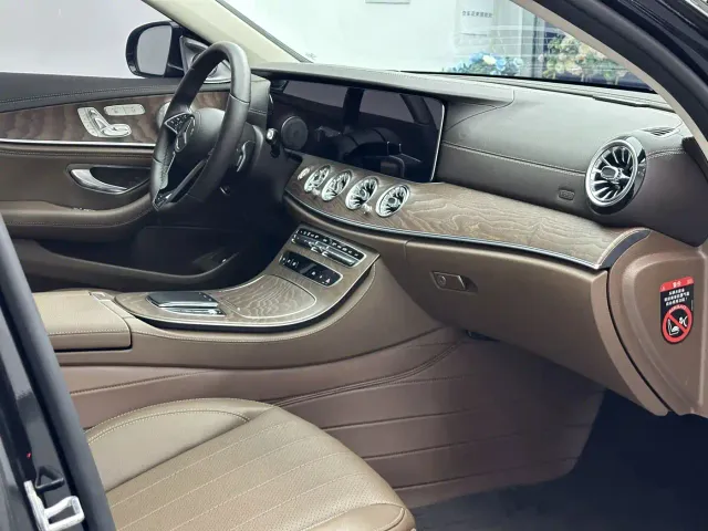 Mercedes-Benz E-Class — Фото автомобиля 16