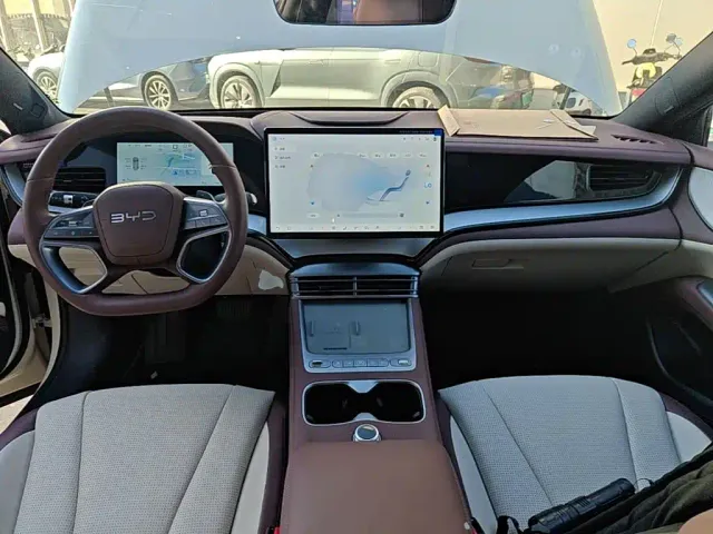 BYD Seal 07 DM-i — Фото автомобиля 9