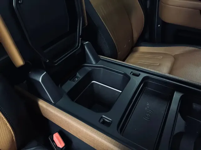 Land Rover Defender — Фото автомобиля 15