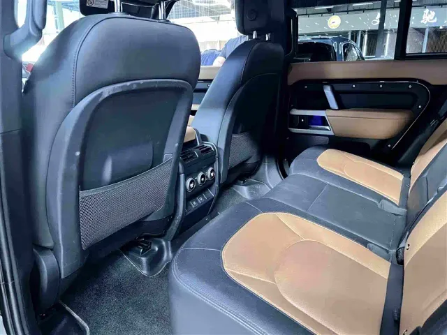 Land Rover Defender — Фото автомобиля 6