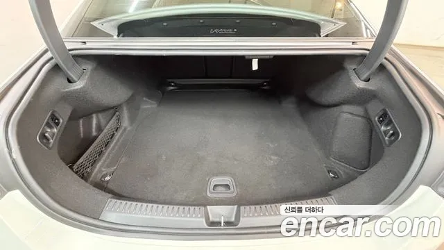 Mercedes-Benz E-Class — Фото автомобиля 17