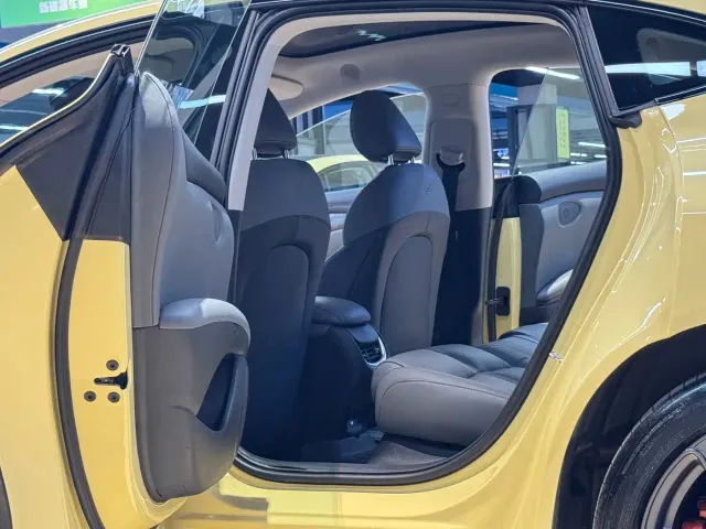 IM Motors L6 — Фото автомобиля 19