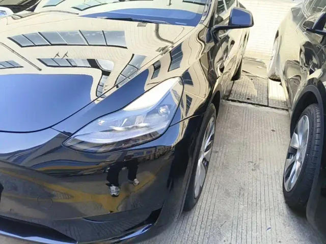 Tesla Model Y — Фото автомобиля 23