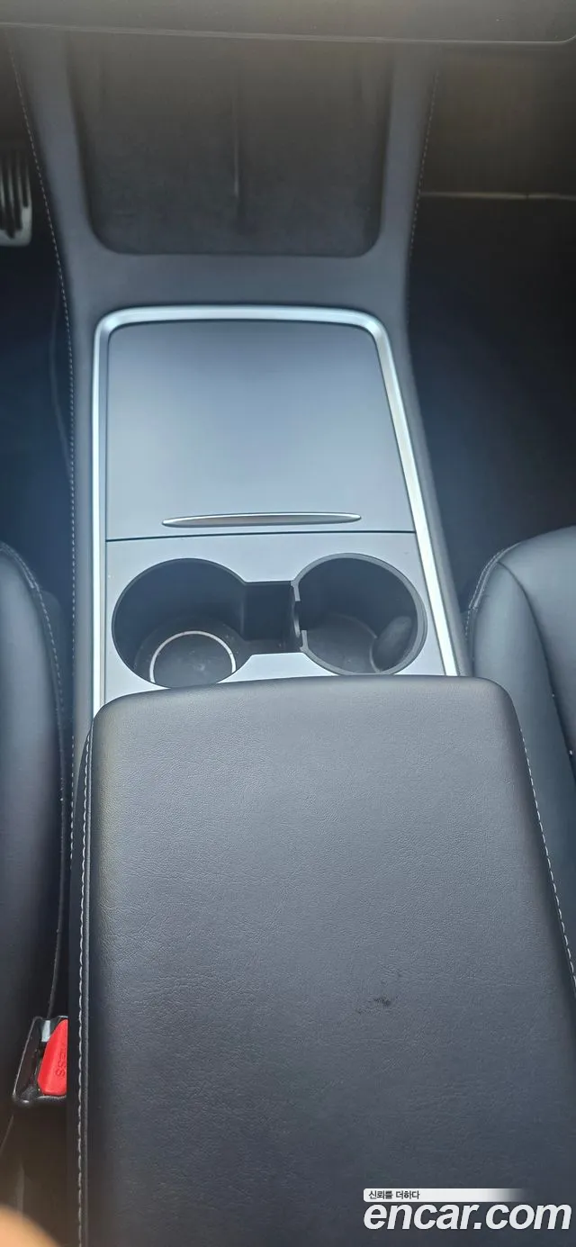 Tesla Model Y — Фото автомобиля 9