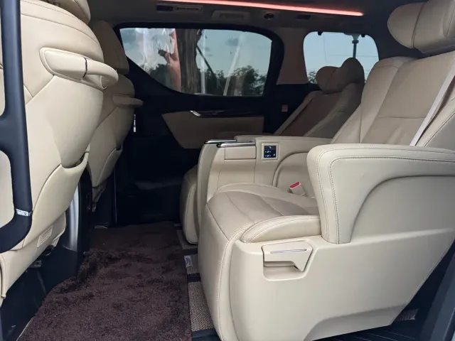 Toyota Alphard — Фото автомобиля 15