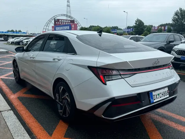 Hyundai Elantra — Фото автомобиля 6