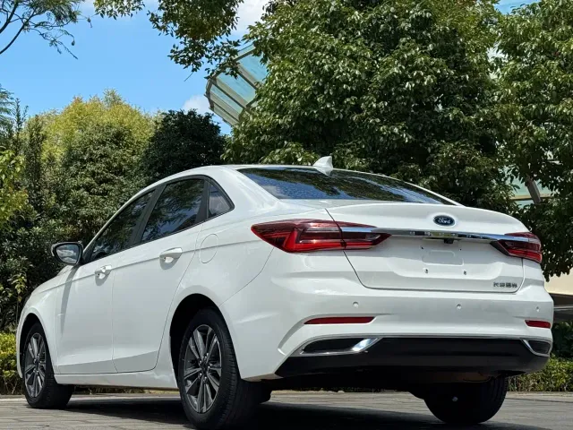 Ford Escort — Фото автомобиля 18