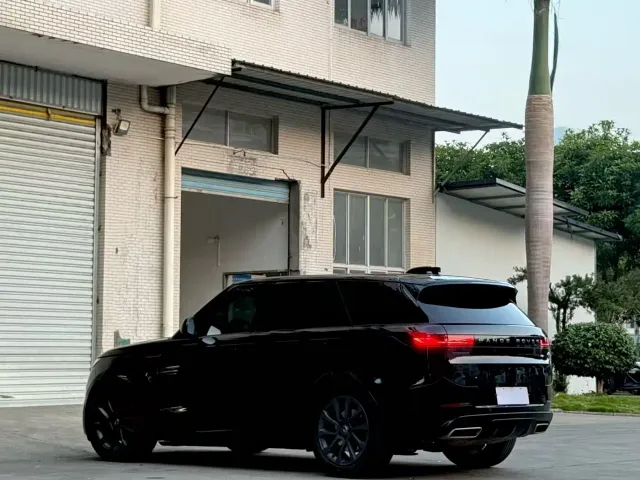 Land Rover Range Rover Sport — Фото автомобиля 4