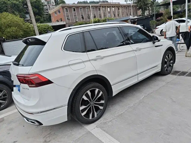 Volkswagen Tiguan L — Фото автомобиля 6
